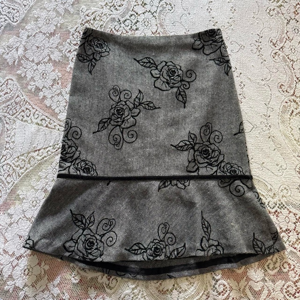 y2k preppy girly‎ grunge coquette twee midi skirt w velvet floral detail